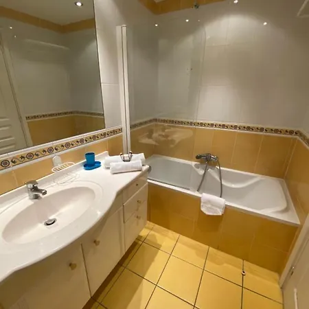 Holiday Apartment *